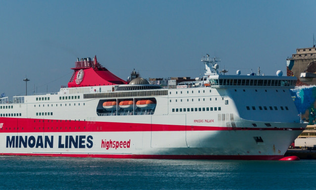 Κνωσός Παλάς: Επέστρεψε έκτακτα στον Πειραιά - Τραυματίστηκε 17χρονη στο κεφάλι από πτώση