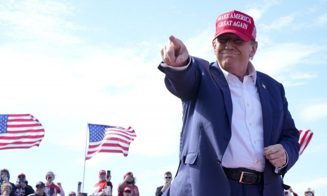 ΗΠΑ: Ο Ντόναλντ Τραμπ ανέστειλε την προεκλογική εκστρατεία του αλλά... ήταν Πρωταπριλιά