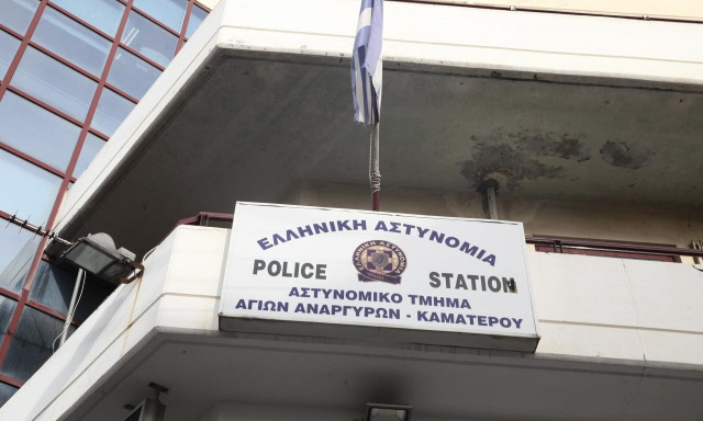 Σάλος με την αδράνεια των αστυνομικών στο Α.Τ. Αγίων Αναργύρων - Πώς θα είχε σωθεί η 28χρονη