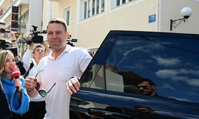 Ο Κασσελάκης φορτίζει το τάμπλετ ενόψει ευρωεκλογών - Μέχρι τις 5 Απριλίου οι αιτήσεις