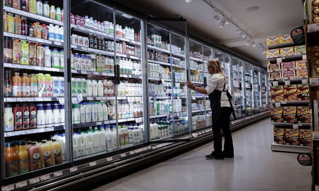 Η ακρίβεια «εξαφανίζει» την αύξηση του κατώτατου μισθού - Τα 39 ευρώ δεν φτάνουν ούτε για τα βασικά