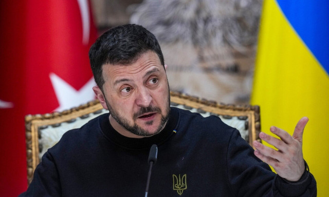 Ουκρανία: Ο πρόεδρος Ζελένσκι μειώνει το ηλικιακό όριο επιστράτευσης από τα 27 στα 25 έτη