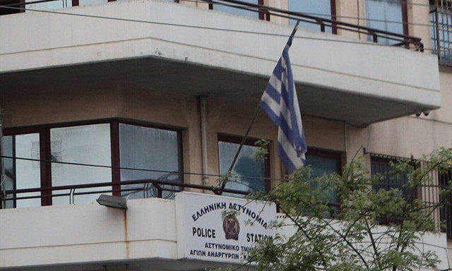 Άγιοι Ανάργυροι: Προκλητικές οι εξηγήσεις του αστυνομικού για «το περιπολικό δεν είναι ταξί»