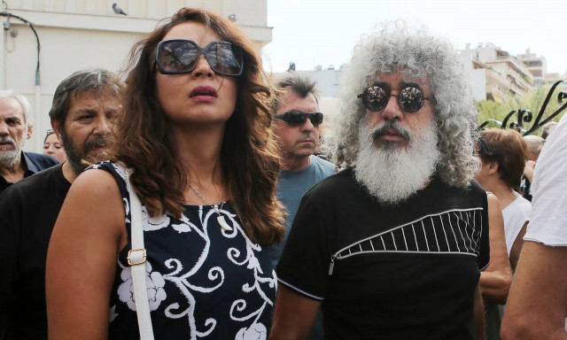 Στα δικαστήρια οδηγήθηκε ο γνωστός τραγουδιστής Γιάννης Γιοκαρίνης