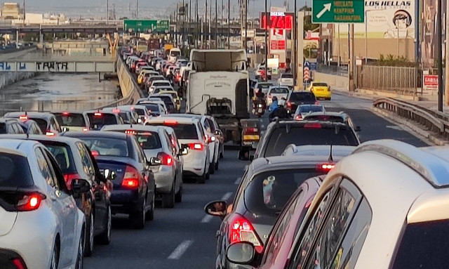 Κίνηση στους δρόμους: «Φόρτωσε» απότομα ο Κηφισός - Προβλήματα στις εθνικές οδούς