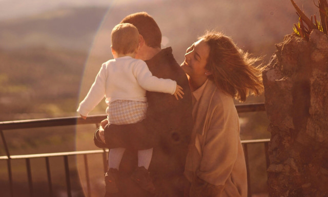 Η έξυπνη κίνηση μιας μικρής πόλης στην Ιταλία που «επενδύει» στα μωρά