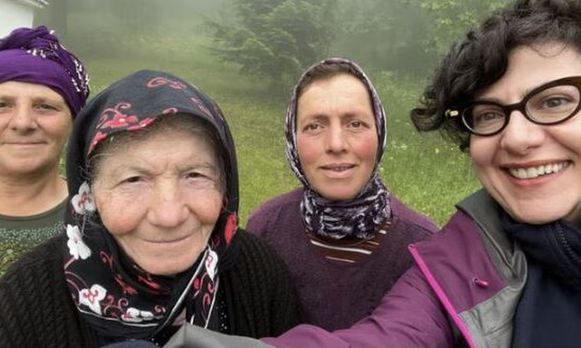 Αφιέρωμα του Guardian στα Ρωμέικα: Ελληνίδα καθηγήτρια του Κέμπριτζ βρήκε τρόπο να τα σώσει!