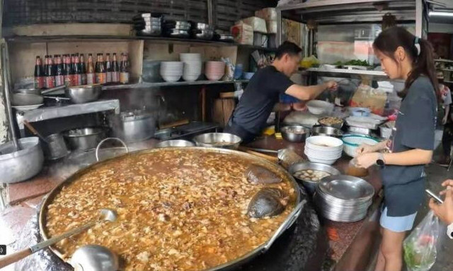 Η καλύτερη σούπα στον κόσμο μαγειρεύεται στην ίδια κατσαρόλα μισό αιώνα: Το μυστικό με τον ζωμό