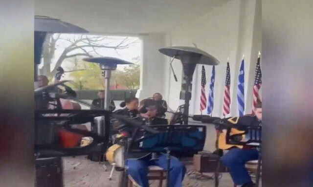 Λευκός Οίκος: Η μπάντα των Ενόπλων Δυνάμεων των ΗΠΑ παίζει… ικαριώτικο