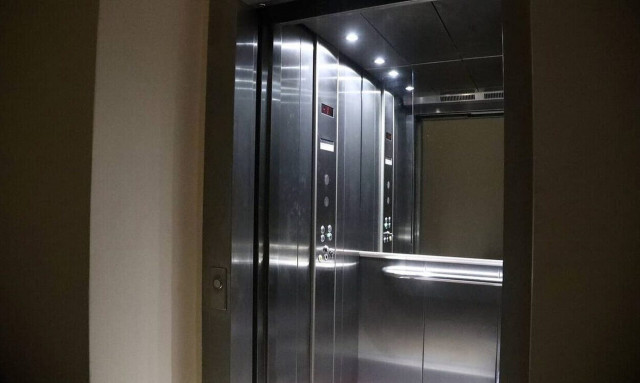 Τραγωδία στο Ηράκλειο: Νεκρός άνδρας που έπεσε από ύψος 5 μέτρων σε φρεάτιο ασανσέρ