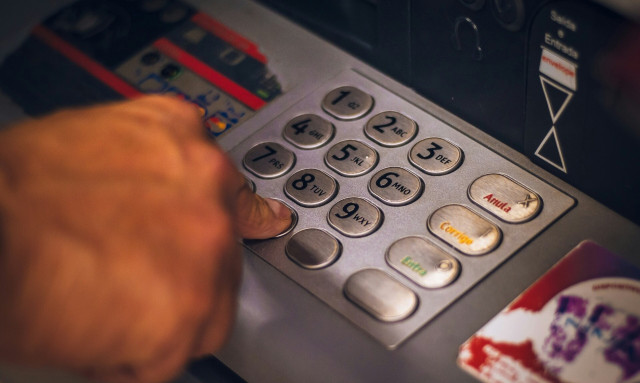 Τράπεζες: SOS για έξι μέρες - Τι πρόβλημα θα υπάρξει με τις συναλλαγές και τους μισθούς