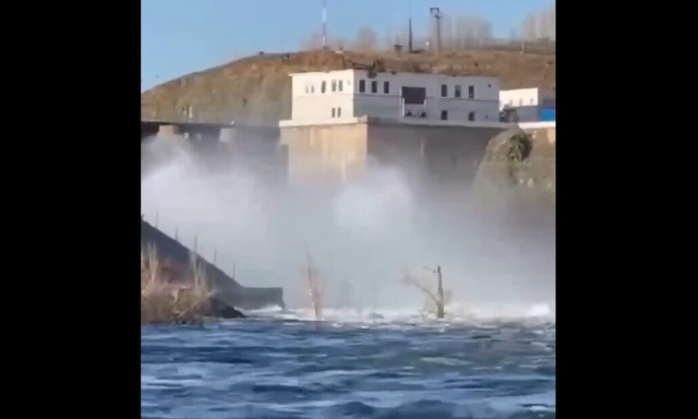 Συναγερμός στη Ρωσία: Έσπασε φράγμα - Εκκενώνεται πόλη με 10.000 κατοίκους