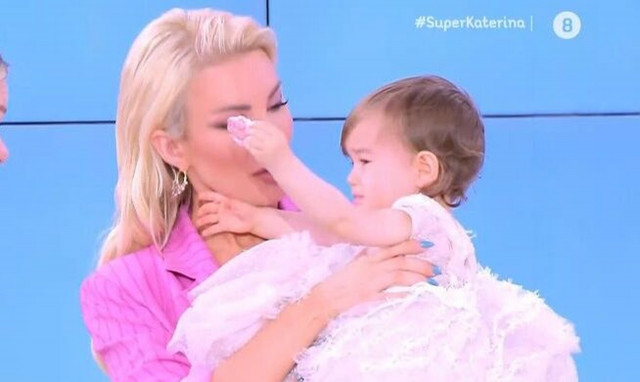 Κατερίνα Καινούργιου: Η βαφτιστήρα της στο πλατό της εκπομπής – «Θα είμαι πάντα δίπλα σου»