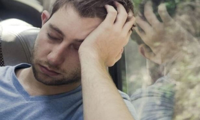 Οι σπασμοί του ύπνου: O λόγος που το σώμα σας τραντάζεται ξαφνικά όταν πάτε να κοιμηθείτε