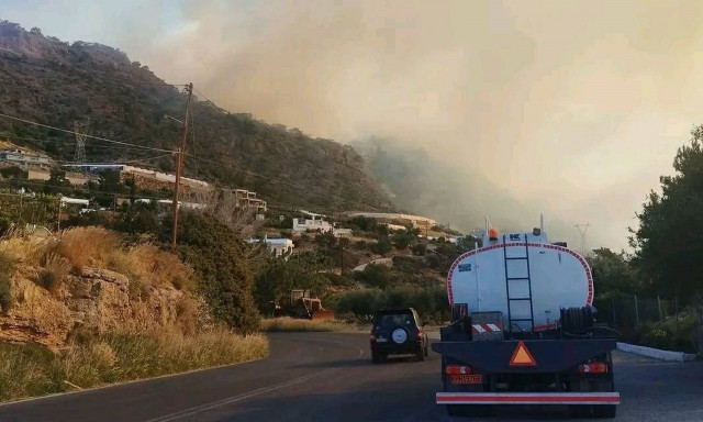 Φωτιά στο Λασίθι: Αμείωτη η ένταση των ανέμων - Τρεις τραυματίες, ο ένας διασωληνωμένος