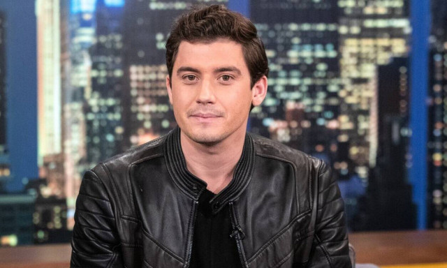 Γιώργος Αμούτζας: Στις φλόγες τυλίχθηκε το αυτοκίνητο του ηθοποιού έξω από το στούντιο του J2US