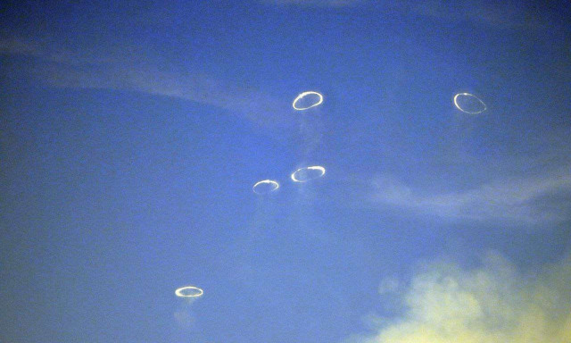 Ηφαίστειο στην Αίτνα: Βγαίνουν δαχτυλίδια καπνού σε σχήμα μέδουσας - Απίστευτες εικόνες