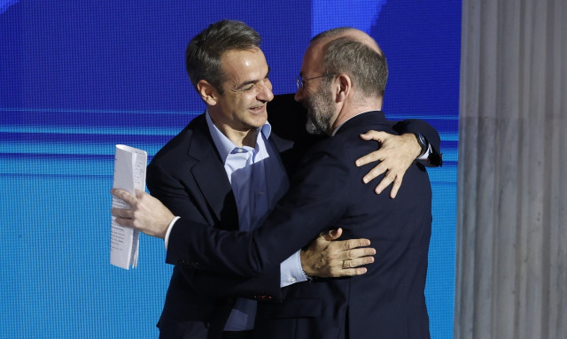 Βέμπερ προς Μητσοτάκη στο συνέδριο της ΝΔ: «Πάντα στεκόσουν απέναντι στον Ερντογάν»