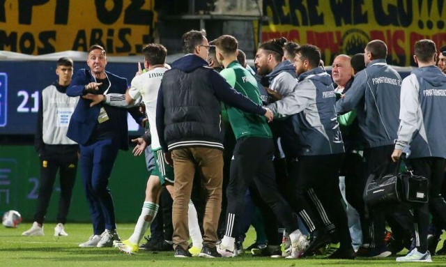 Άρης - Παναθηναϊκός: Μεγάλη ένταση στο ημίχρονο - Το συμβάν με Ιωαννίδη και Μάντζιο (pics)