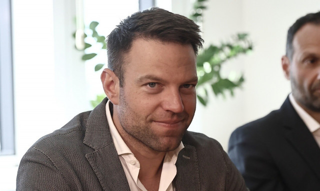 Έβαλαν αντηλιακό  στον Κασσελακη