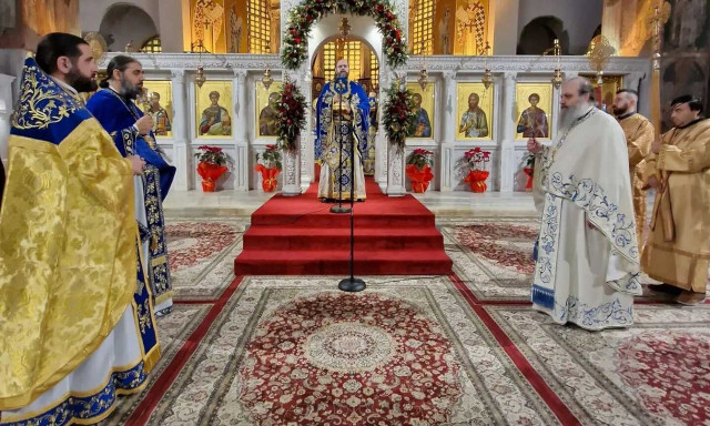 Θεσσαλονίκη: Σε λαϊκό προσκύνημα κομμάτι του Άρραφου Χιτώνος του Ιησού από το Άγιο Όρος