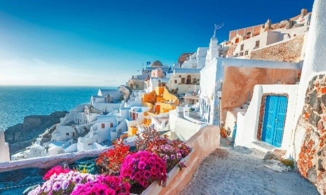 Η Σαντορίνη της Κίνας: Ένα πιστό αντίγραφο του ελληνικού νησιού έχει γίνει η νέα ατραξιόν της Ασίας
