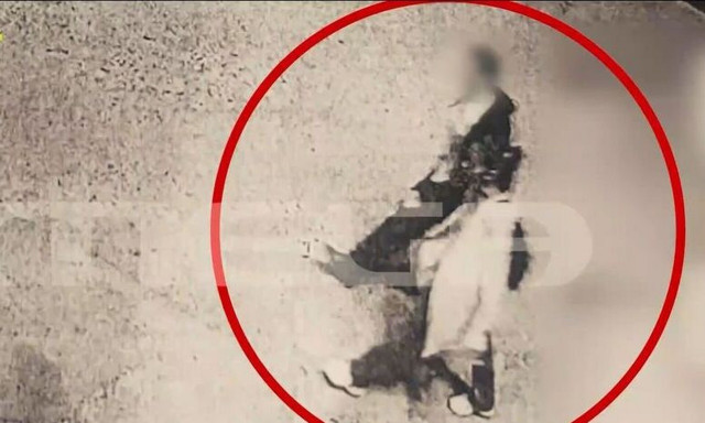 Άγιοι Ανάργυροι: Νέες φωτογραφίες από το σημείο δολοφονίας της Κυριακής - Τι είχε πάνω του ο δράστης