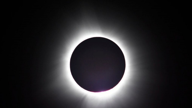 ΗΠΑ: Εμφανίστηκε... UFO την ώρα της έκλειψης - Το βίντεο που έγινε viral