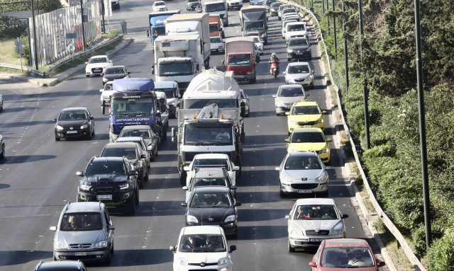 Κίνηση τώρα στους δρόμους της Αττικής: Στο κόκκινο Κηφισός, Κηφισίας, Ποσειδώνος και Λιοσίων