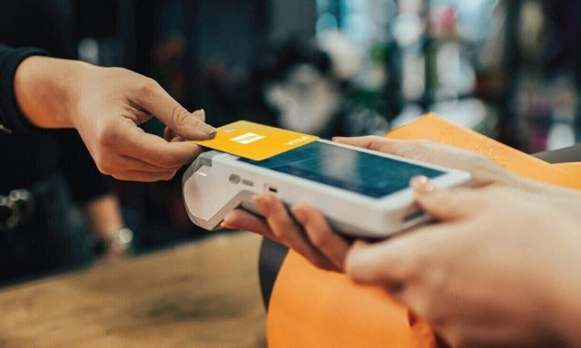 Διασύνδεση POS - ταμειακών μηχανών: Ποιες επιχειρήσεις είναι στο μικροσκόπιο της ΑΑΔΕ