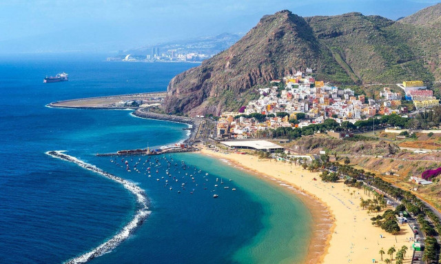 Ο υπερτουρισμός «καταστρέφει» την Τενερίφη λένε οι ντόπιοι