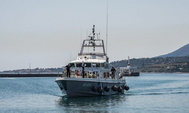 Συναγερμός στον Φλοίσβο - Γυναίκα έπεσε στη θάλασσα