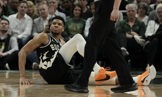 NBA: Εύκολα τους Σέλτικς οι Μπακς - Αγωνία για Γιάννη Αντετοκούνμπο