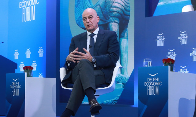 Δένδιας στους Δελφούς: Έχουμε περισσότερα στρατόπεδα από τον αμερικανικό στρατό, κάτι λάθος γίνεται