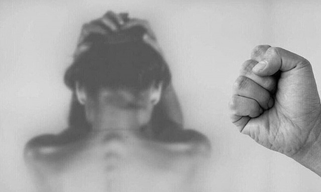 Θεσσαλονίκη: Δεκαπεντάχρονος κατήγγειλε τον πατέρα του ότι κακοποιεί τη μητέρα του