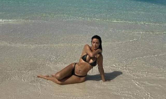 Αδερφές Καρντάσιαν: Με μπικίνι κάτω από τον καυτό ήλιο της Καραϊβικής - Φωτό που κόβουν την ανάσα