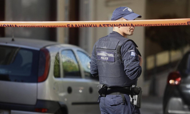 Ηλιούπολη: Τα σκισμένα ρούχα και το αίμα στους τοίχους - Αναβολικά έπαιρνε ο γιος