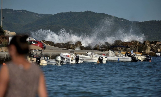 Καιρός αύριο: Σε υψηλά επίπεδα η θερμοκρασία και την Παρασκευή – Ενισχυμένοι οι άνεμοι στο Αιγαίο