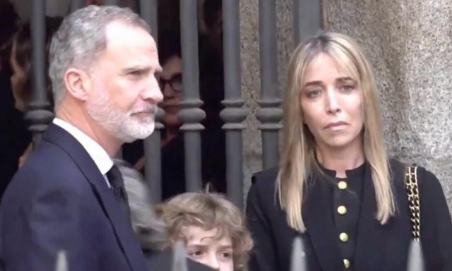 Χαλαμανδάρη: Στο μνημόσυνο του πρίγκιπα Fernando ο βασιλιάς Φελίπε σε εμφάνιση με τον Juan Carlos