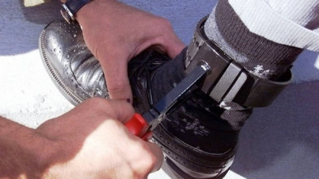 Γαλλία: Προσπάθησε να πυρπολήσει τζαμί - Δέκα μήνες κατ οίκον περιορισμός με «βραχιολάκι»