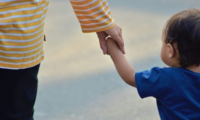 Αναδρομικά έως 1.500 ευρώ σε 74.000 νέες μητέρες - Πότε μπαίνει η αύξηση στο επίδομα μητρότητας