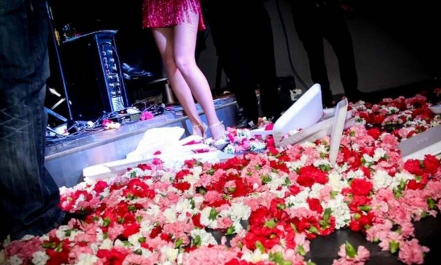 Σύρος: Το «τερμάτισαν» σε κέντρο διασκέδασης - Έσπαγαν πιάτα... με μικρή μπουλντόζαI