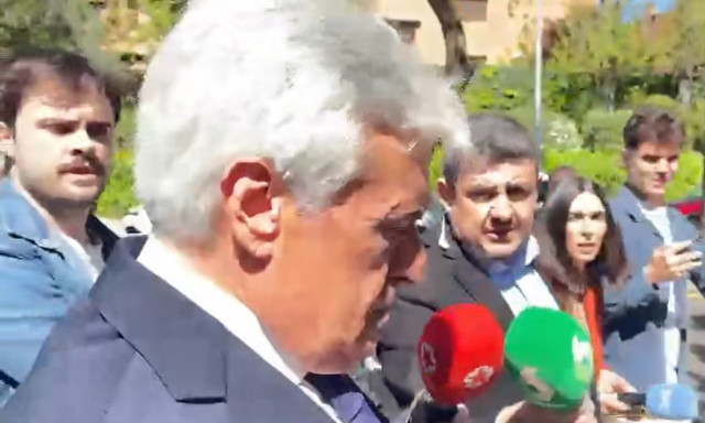 Έγινε ρεζίλι ο πρόεδρος της Ισπανικής Ομοσπονδίας – Χτύπησε το κινητό ενώ έκανε πως μιλούσε