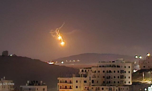 Επίθεση Ιράν: Συγκλονιστικό video - Η στιγμή που η Υεμένη εξαπολύει εκατοντάδες πυραύλους