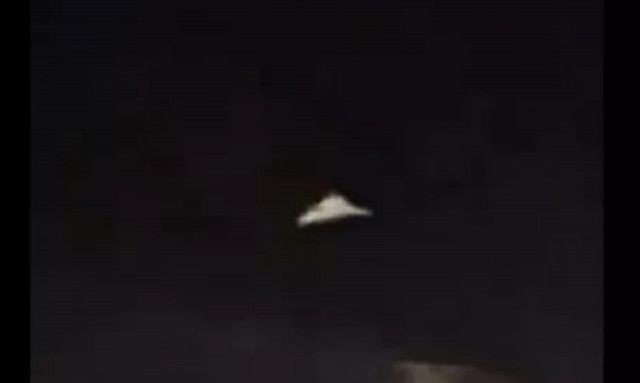 Επίθεση Ιράν: Η στιγμή που drone περνά πάνω από το Ιράκ με στόχο το Ισραήλ