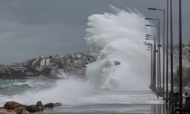 Αλλάζει το σκηνικό του καιρού: Έρχονται χαμηλά βαρομετρικά με βροχές και πτώση της θερμοκρασίας