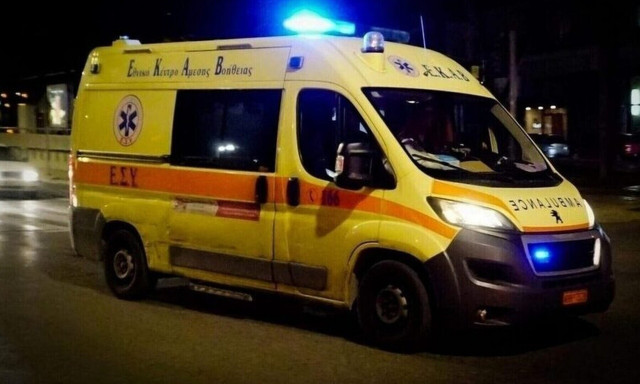 Τροχαίο στις Αχαρνές: Απεγκλωβίστηκε γυναίκα χωρίς τις αισθήσεις της