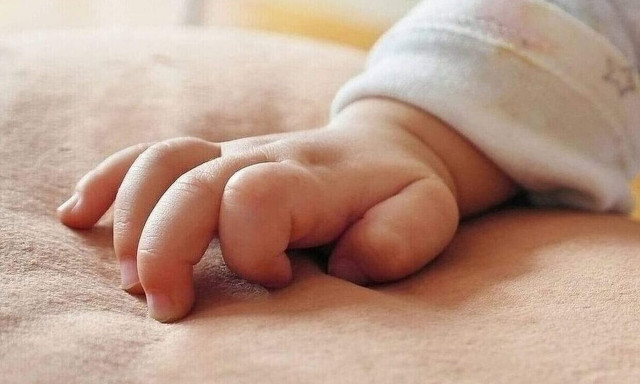 Θεσσαλονίκη: Η υπεράνθρωπη προσπάθεια για να σωθεί το 5,5 μηνών βρέφος – Έπαθε τρεις φορές ανακοπή