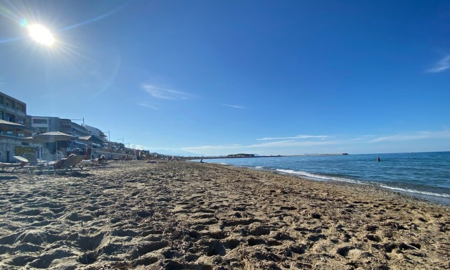 Ρέθυμνο: Δραματικές σκηνές στην παραλία – 6χρονο κορίτσι παρασύρθηκε από ρεύματα