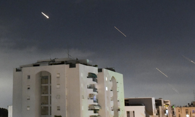 Ισραήλ: Σε ισορροπία τρόμου ο Νετανιάχου -«Υπαρξιακός κίνδυνος» αν δεν απαντήσουμε λένε τα «γεράκια»